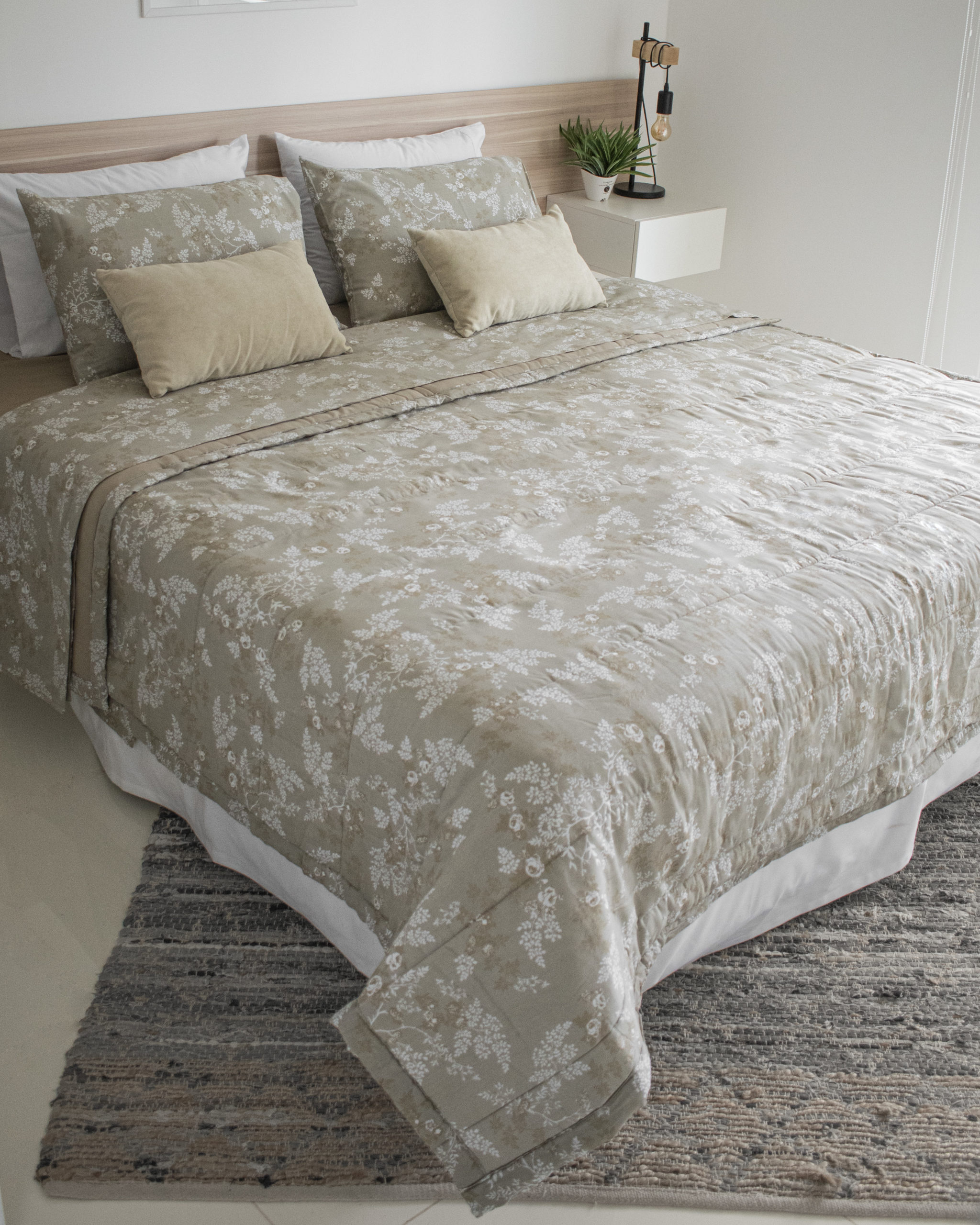 Edredón Colección Amalfi Flores Beige PILAR